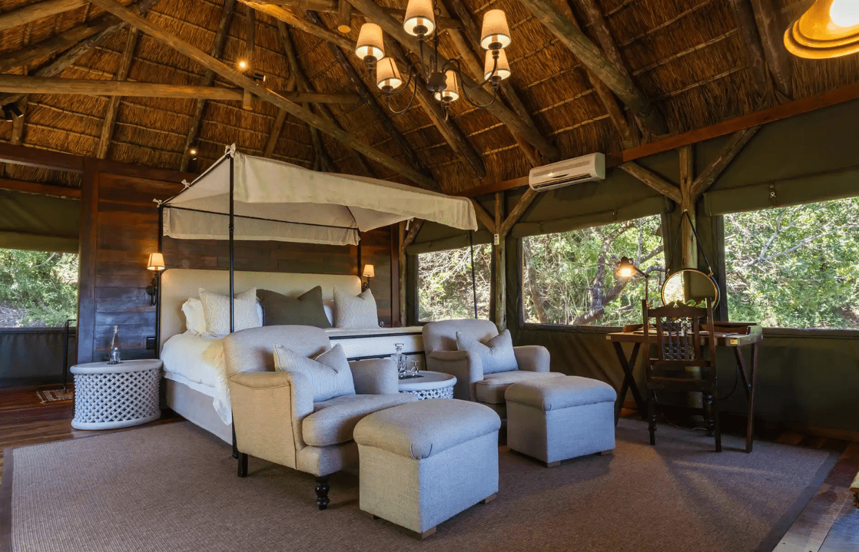 S009-IT1 - Luxury Bedroom Accommodation Suite Sustainable Safaris Africa - Journeys - Luxury Eastern Cape Family Safari - Luxury Bedroom Accommodation Suite