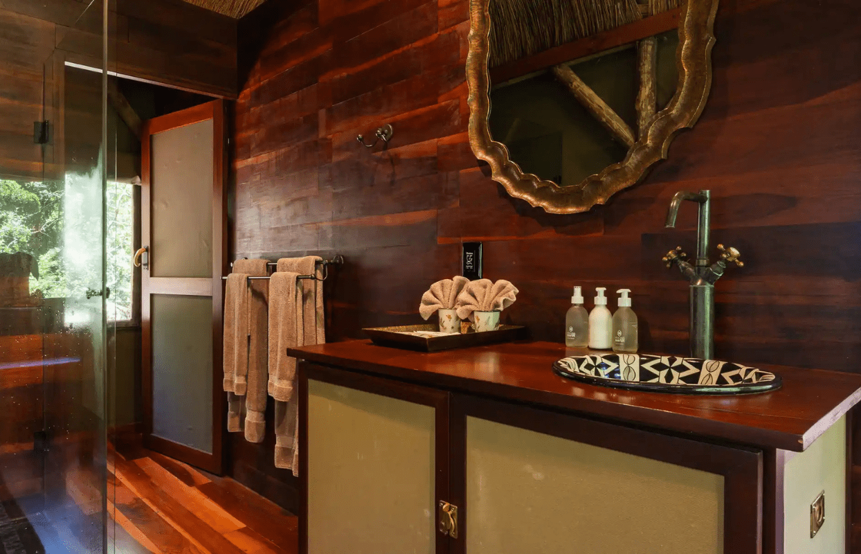S009-IT1 - Luxury Accommodation Bathroom Sink and Counter Sustainable Safaris Africa - Journeys - Luxury Eastern Cape Family Safari - Luxury Accommodation Bathroom Sink and Counter