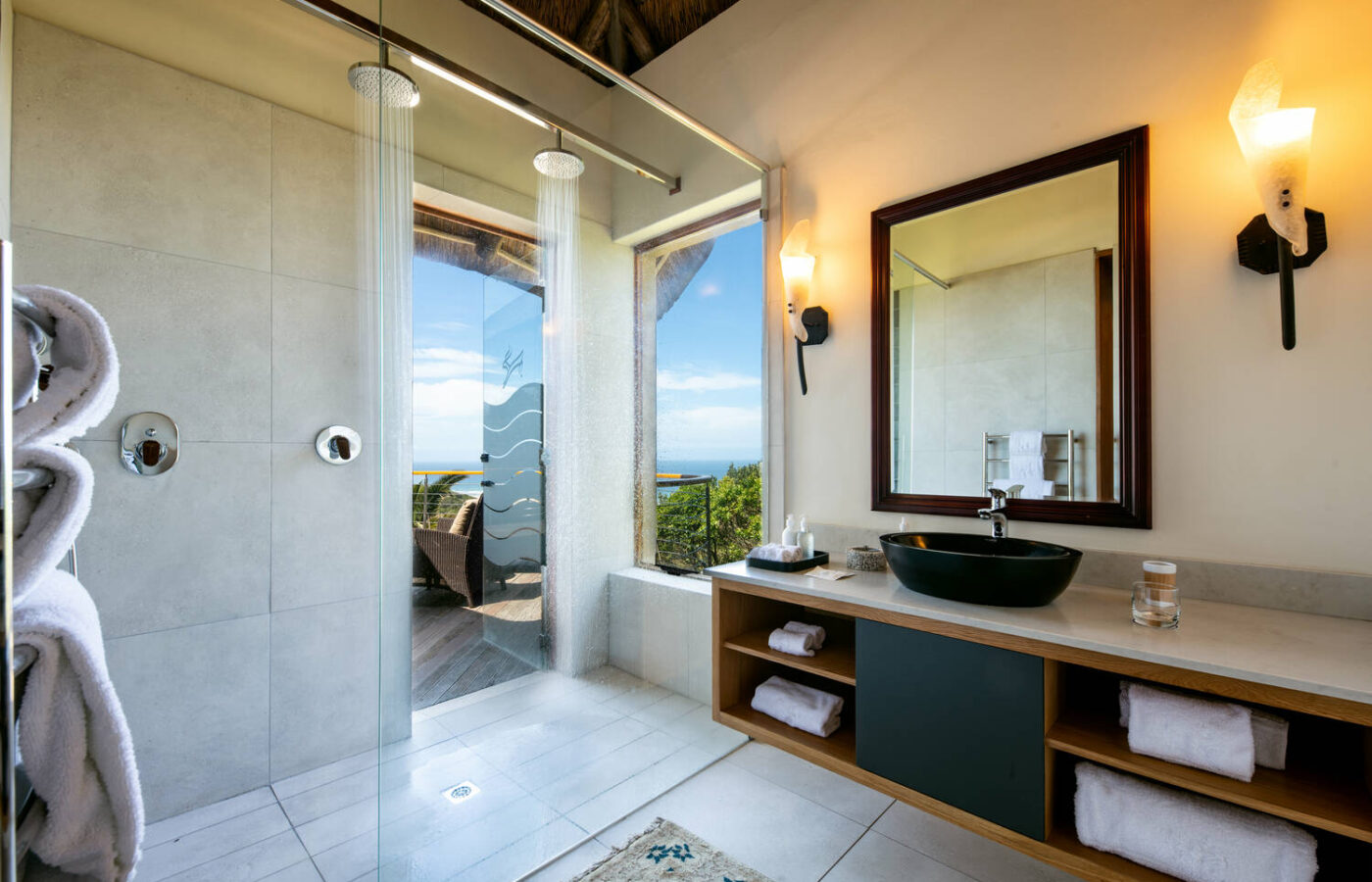 S008 - IT2 - Luxury Bathroom Suite at Ocean Suite Sustainable Safaris Africa - Journeys - Luxury Eastern Cape Couples Safari - Luxury Bathroom Suite at Ocean Suite