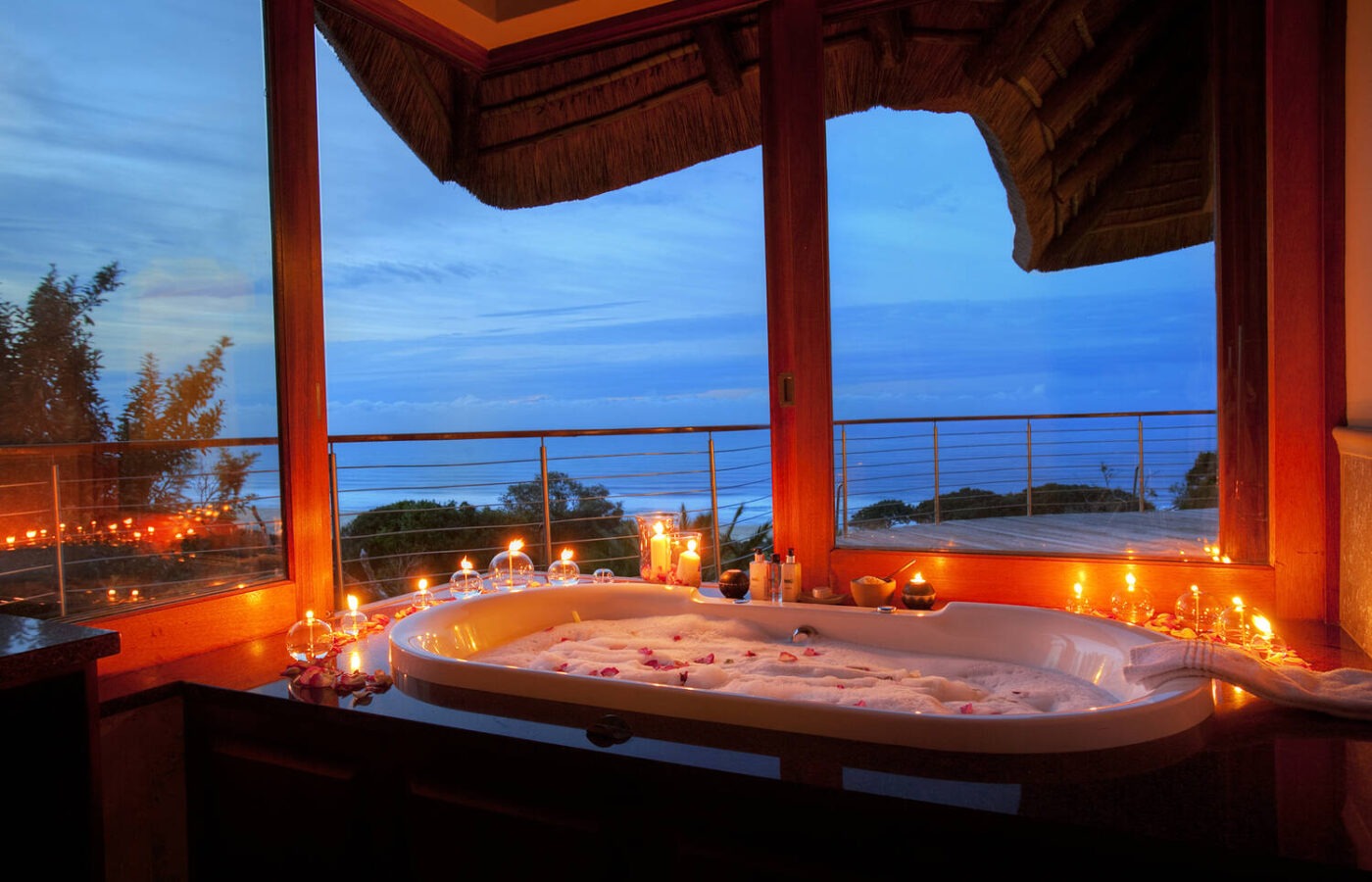 S008 - IT2 - Candlelit Bathroom and Bathtub with Rose Petals Sustainable Safaris Africa - Journeys - Luxury Eastern Cape Couples Safari - Candlelit Bathroom and Bathtub with Rose Petals