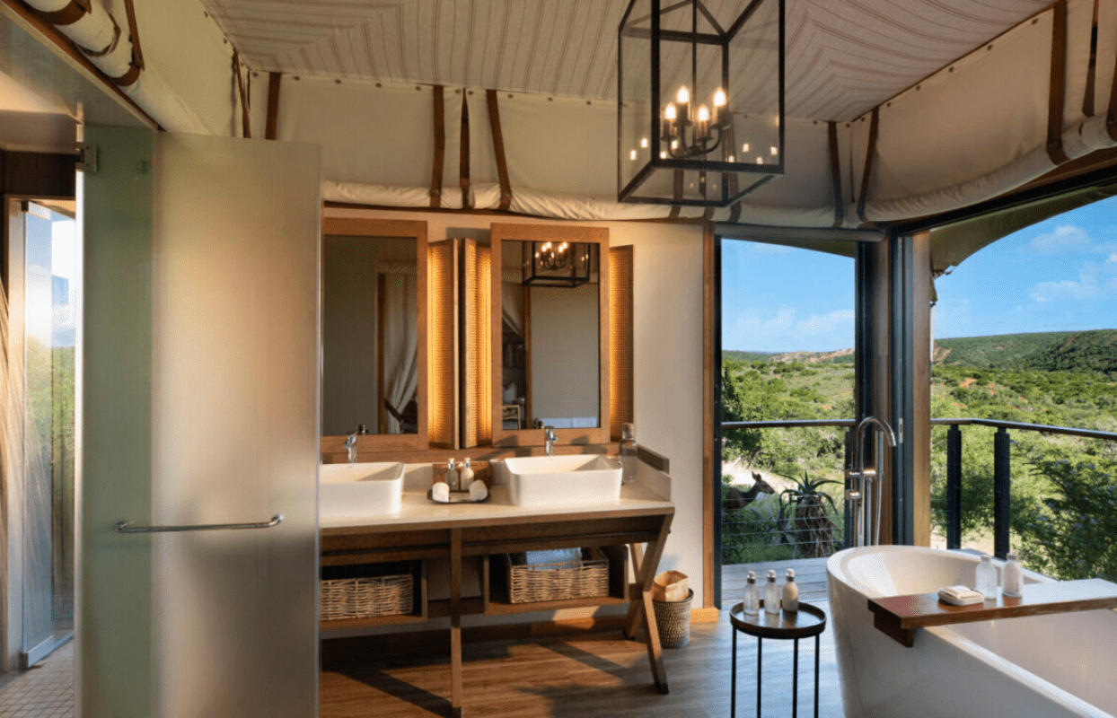 S008 - IT1 - Sindile Lodge Accommodation Bathroom Suite Sustainable Safaris Africa - Journeys - Luxury Eastern Cape Couples Safari - Sindile Lodge Accommodation Bathroom Suite