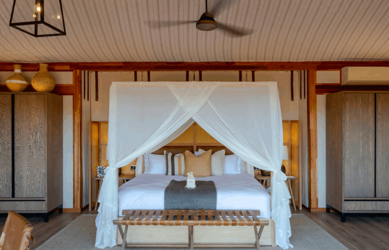 S008 - IT1 - Sindile Lodge Master Bedroom Suite Sustainable Safaris Africa - Journeys - Luxury Eastern Cape Couples Safari - Sindile Lodge Master Bedroom Suite